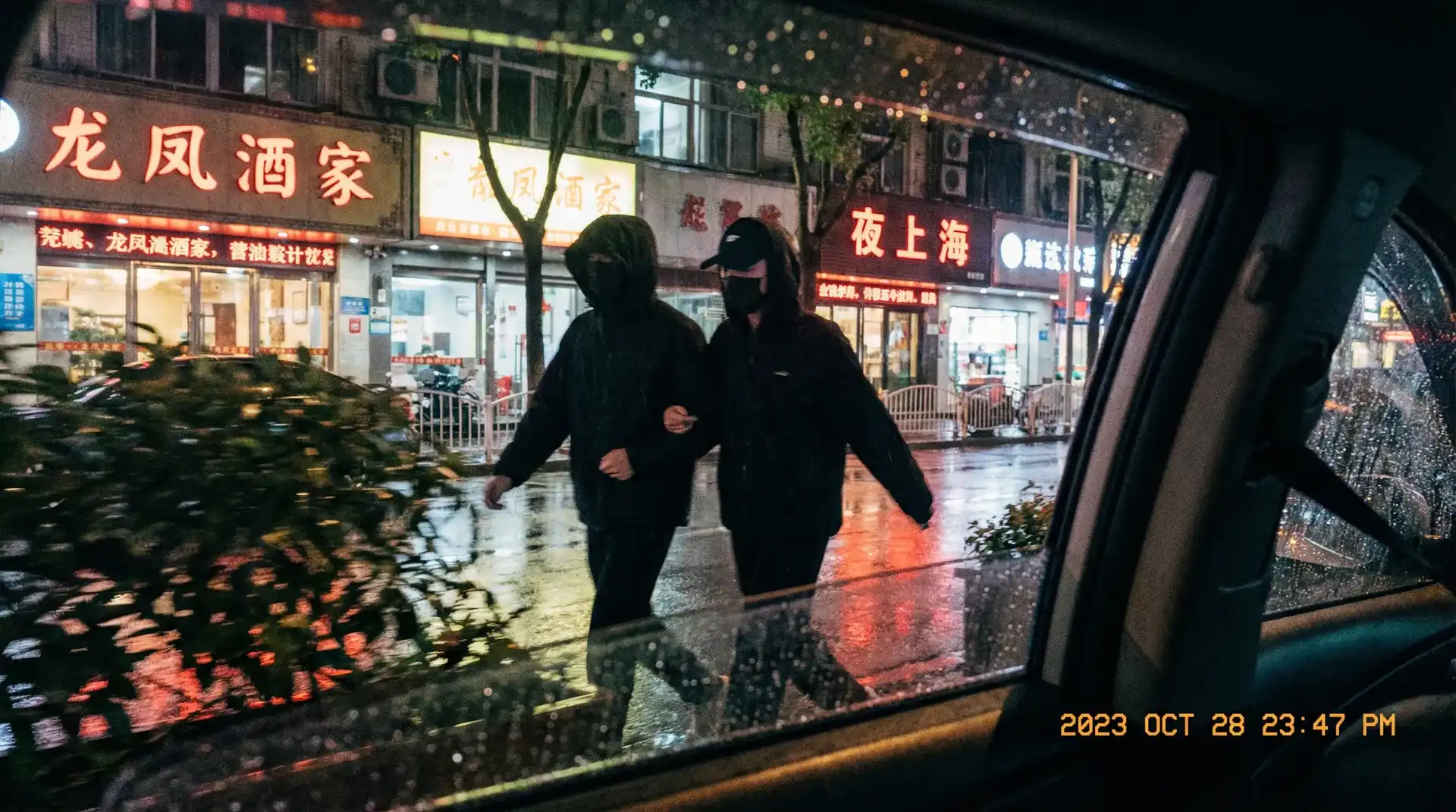 八戒体育官网 - 顶流明星深夜密会现场抓拍照片